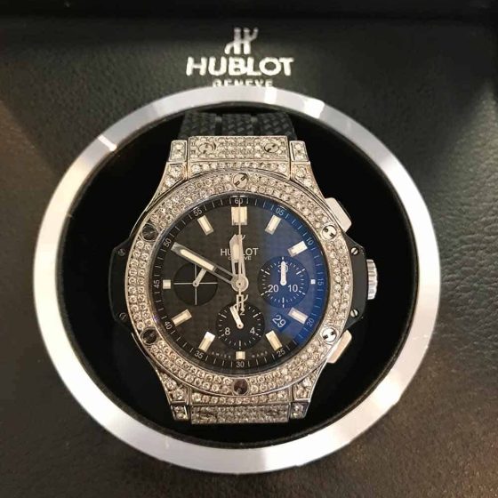 Markenuhr mit Diamanten